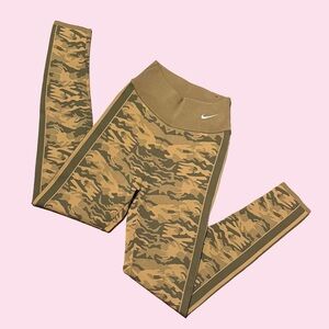 Nike xtra thick camo leggings